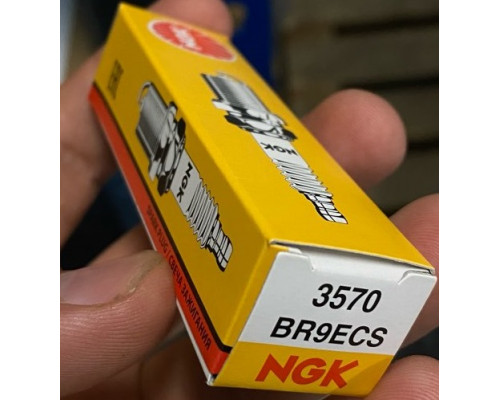 415128524 Свеча Зажигания NGK 4677 3570 BR9ECS Для Ski Doo P-TEK