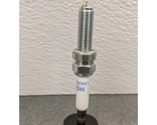 715900785 Свеча Зажигания NGK 92288 LMAR8AI-8 Для BRP Can Am, BMW 12127728657