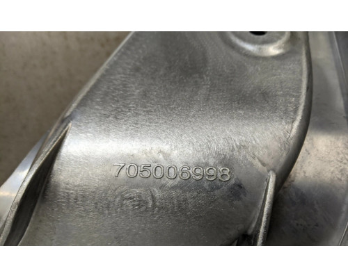 705006998 Кронштейн Правый Для BRP Can Am Outlander 705005038